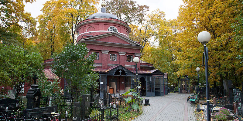 Изготовление элитных комплексов на Армянском кладбище в Москве. Компания Траст Гранит готова воплотить в реальность любую идею в мемориальной композиции.