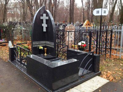 Изготовление комплексов на могилу в Москве