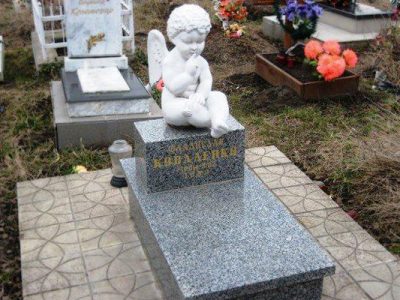 Памятник для младенца на могилу