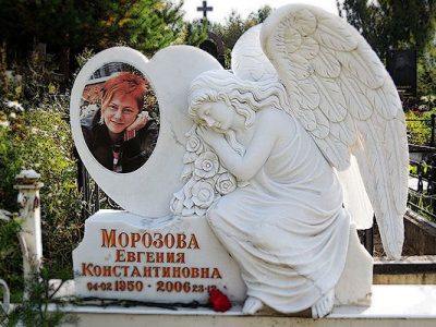 Памятник женщине на могилу