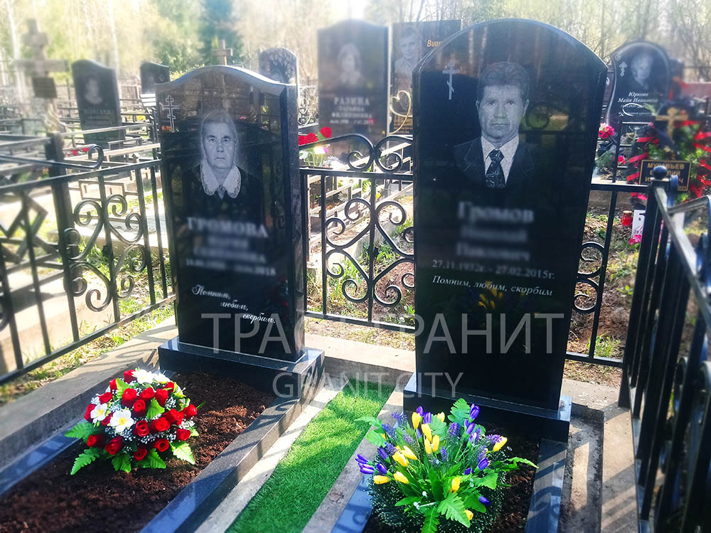 Метровые памятники из гранита