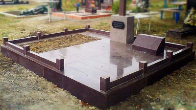 Облицовка могилы гранитной плиткой