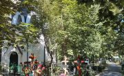 Изготовление элитных комплексов на Богородском кладбище в Москве. Компания Траст Гранит готова воплотить в реальность любую идею в мемориальной композиции.