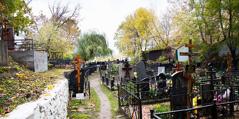 Изготовление элитных комплексов на Капотненском кладбище в Москве. Гранитный комплекс с установкой на Капотненском кладбище от завода-изготовителя.